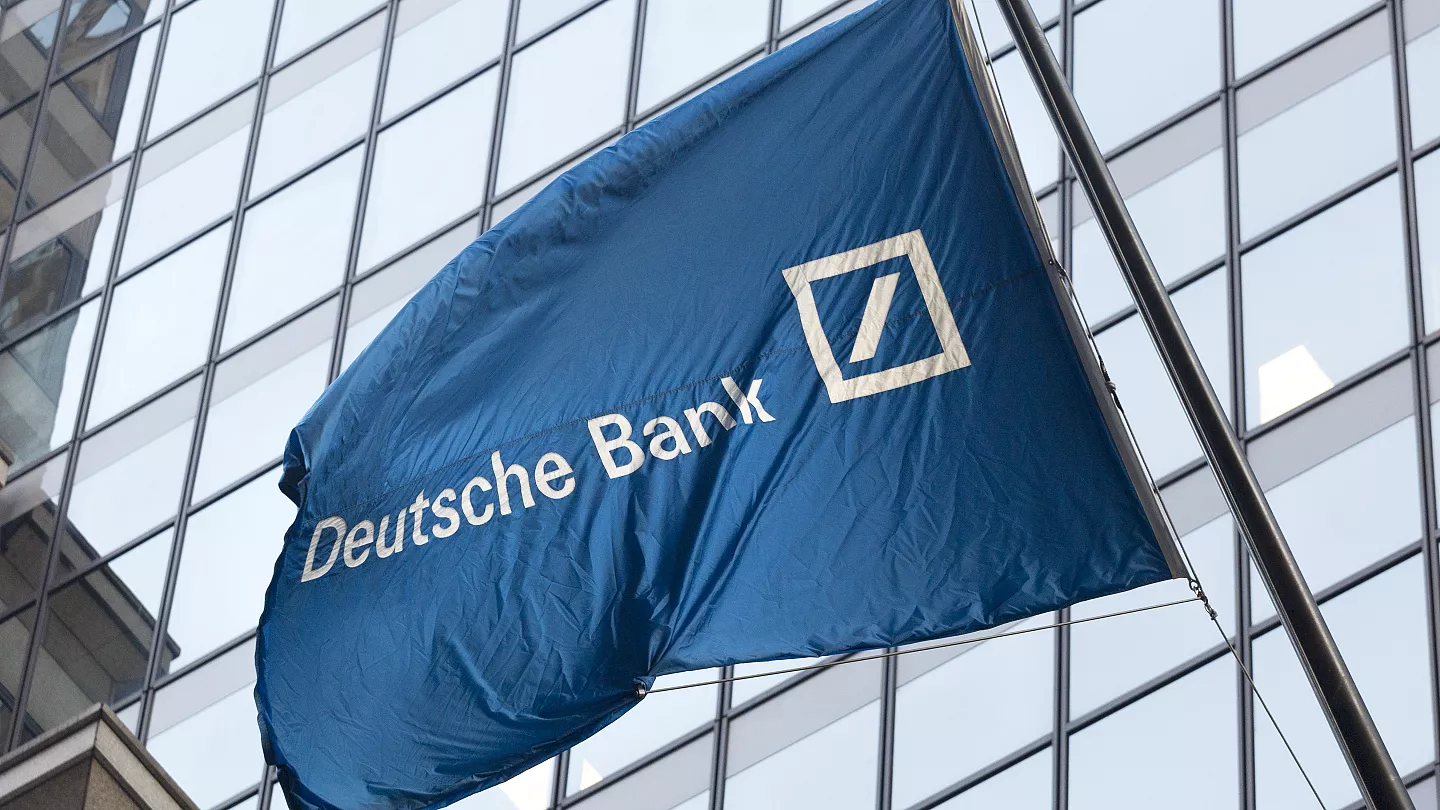 Deutsche Bank Report Highlights Growing Crypto Acceptance Amid Stablecoin Concerns